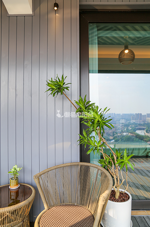 广州荔湾御景1号简约茶室阳台装修方案