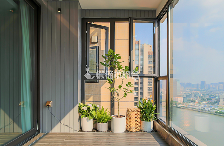 广州荔湾御景1号简约茶室阳台装修方案