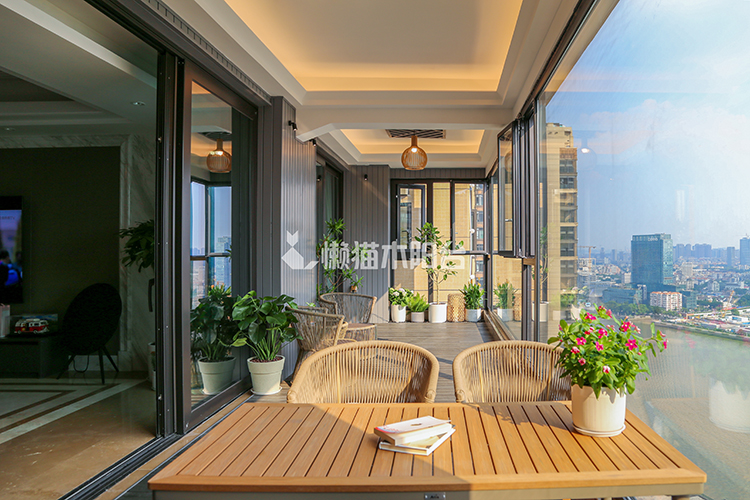 广州荔湾御景1号简约茶室阳台装修方案